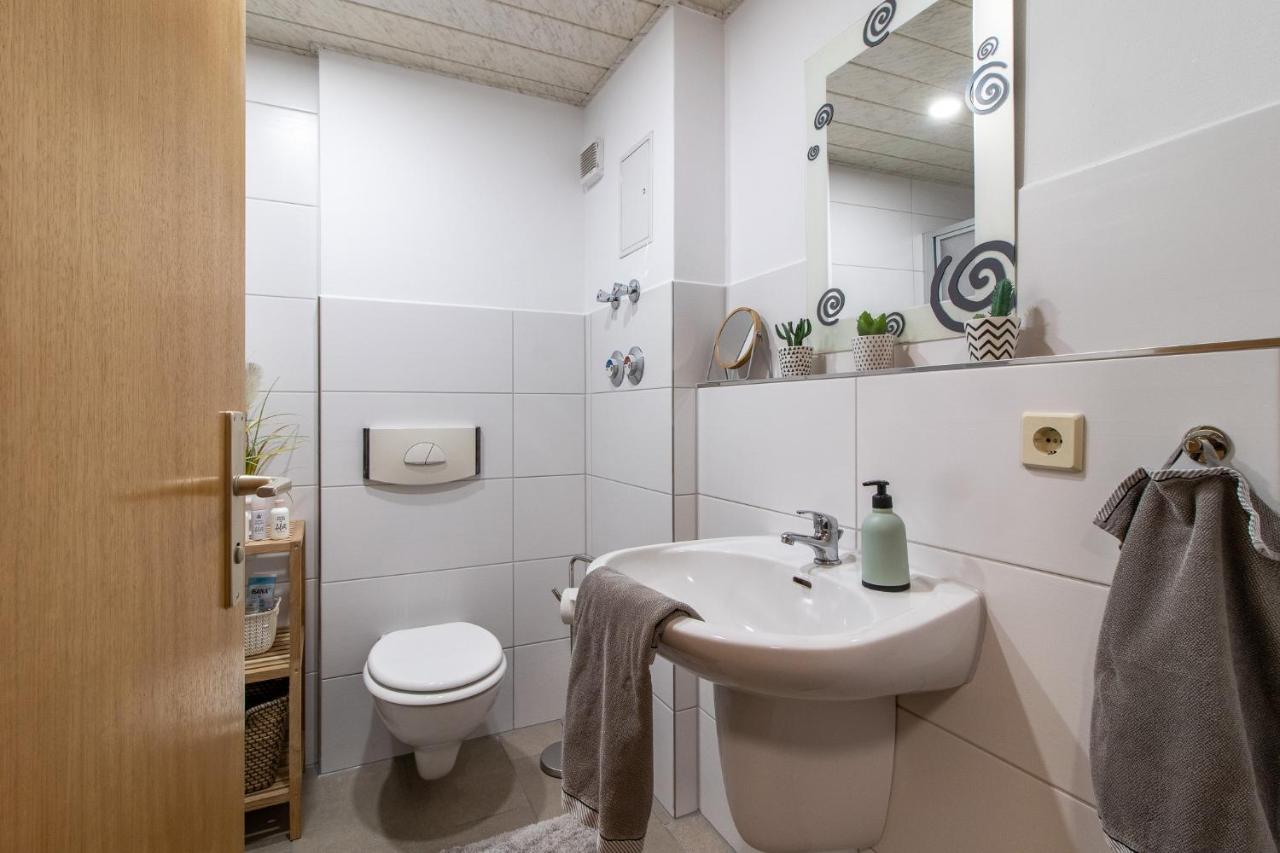 Modernes Apartment Im Gruenen I Balkon I Wlan I Stellplatz Schwarzenberg  Kültér fotó